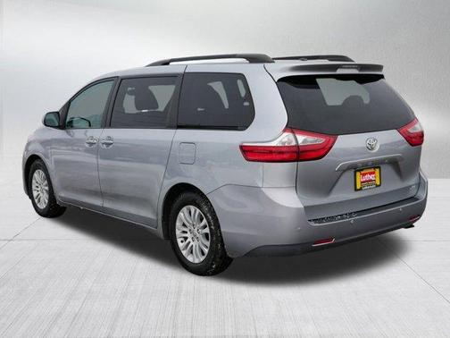 2016 Toyota Sienna XLE