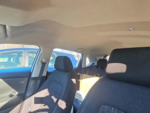 Platinum White Pearl 2023 Honda HR-V LX