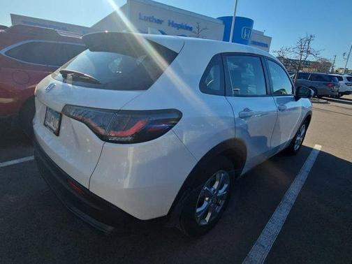 Platinum White Pearl 2023 Honda HR-V LX