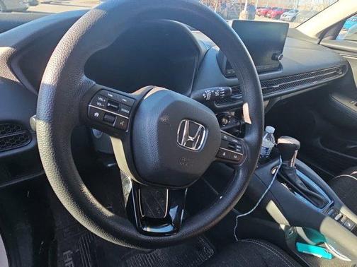 Platinum White Pearl 2023 Honda HR-V LX