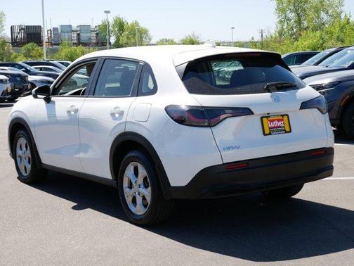 Platinum White Pearl 2023 Honda HR-V LX