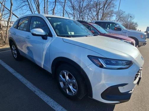 Platinum White Pearl 2023 Honda HR-V LX
