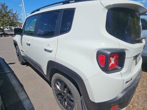 Alpine White 2018 Jeep Renegade Altitude