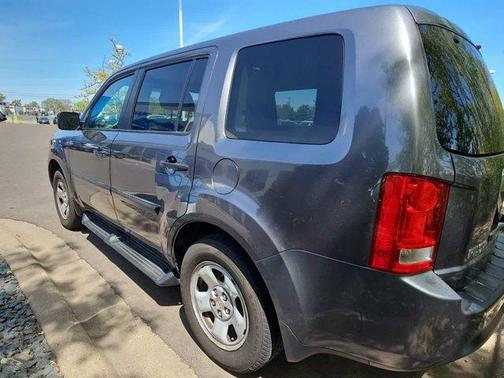 Modern Steel Metallic 2014 Honda Pilot LX