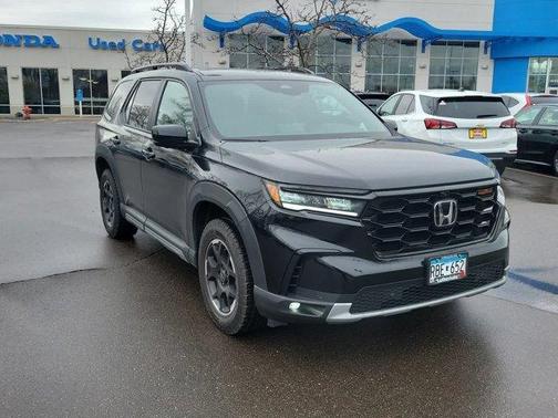 Crystal Black Pearl 2025 Honda Pilot TrailSport