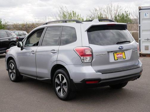 Ice Silver Metallic 2017 Subaru Forester 2.5i Premium