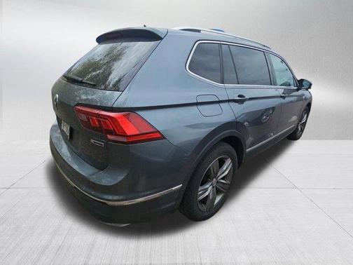 Platinum Gray Metallic 2019 Volkswagen Tiguan 2.0T SEL Premium