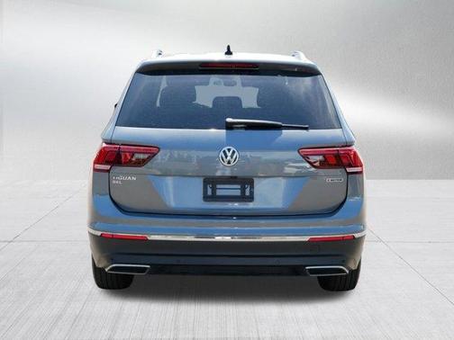 Platinum Gray Metallic 2019 Volkswagen Tiguan 2.0T SEL Premium