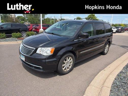 Brilliant Black Crystal Pearlcoat 2016 Chrysler Town & Country Touring
