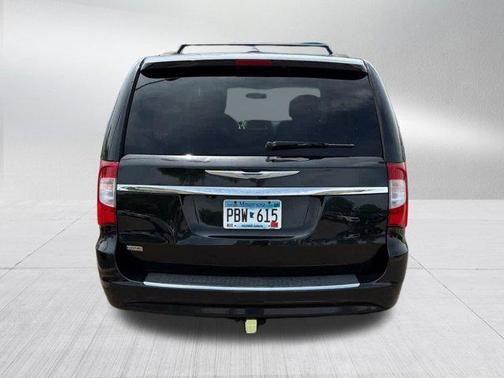 Brilliant Black Crystal Pearlcoat 2016 Chrysler Town & Country Touring