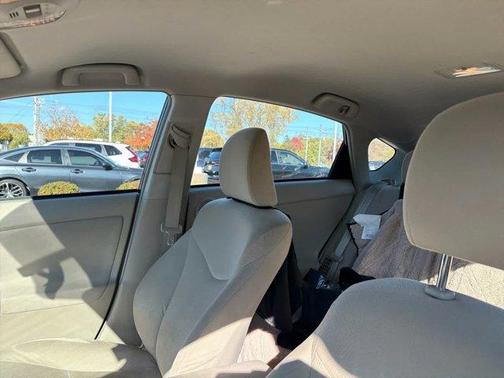 2010 Toyota Prius III