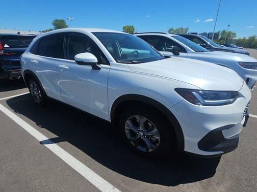 Platinum White Pearl 2026 Honda HR-V LX