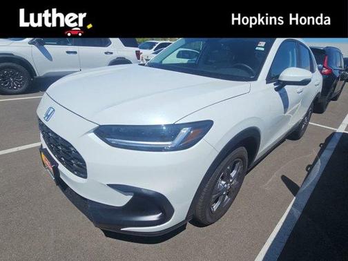 Platinum White Pearl 2026 Honda HR-V LX