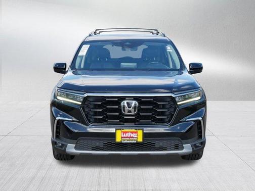 Crystal Black Pearl 2023 Honda Pilot Touring