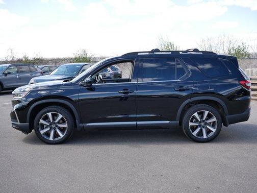 Crystal Black Pearl 2023 Honda Pilot Touring