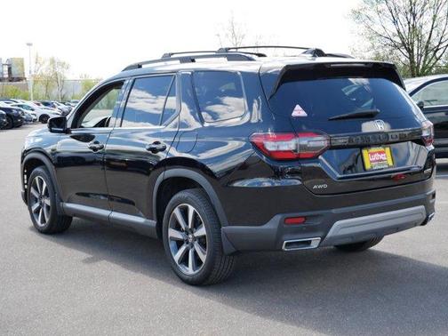 Crystal Black Pearl 2023 Honda Pilot Touring