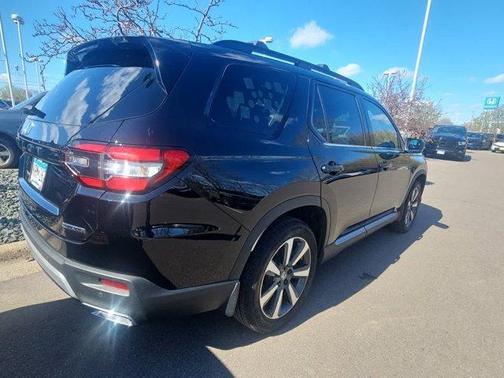 Crystal Black Pearl 2023 Honda Pilot Touring