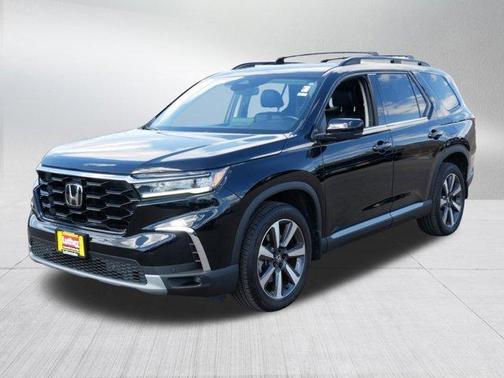 Crystal Black Pearl 2023 Honda Pilot Touring