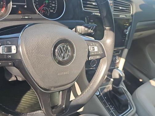 2018 Volkswagen Golf TSI SE