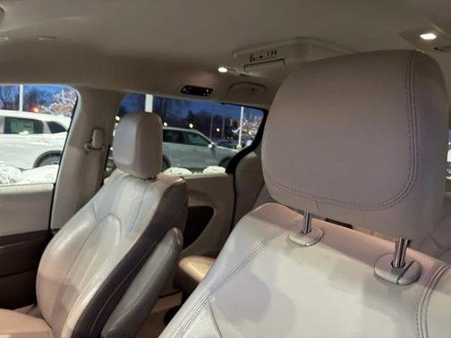 2018 Chrysler Pacifica Touring-L