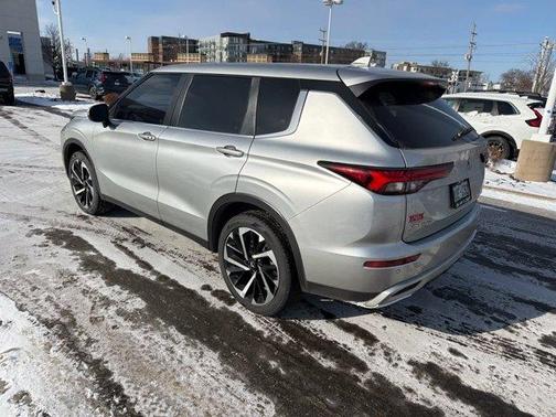 2023 Mitsubishi Outlander SE