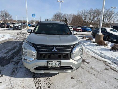 2023 Mitsubishi Outlander SE