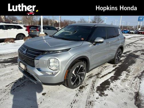 2023 Mitsubishi Outlander SE