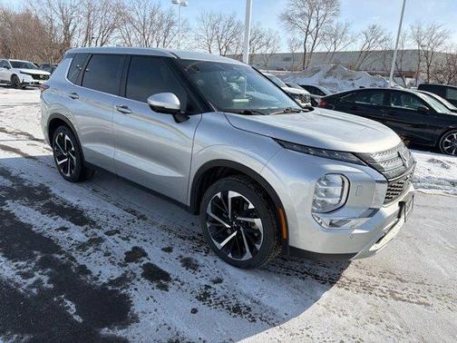 2023 Mitsubishi Outlander SE