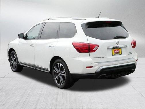 2017 Nissan Pathfinder Platinum
