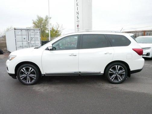2017 Nissan Pathfinder Platinum
