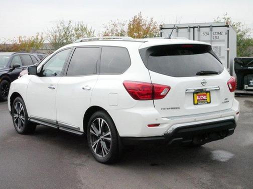 2017 Nissan Pathfinder Platinum