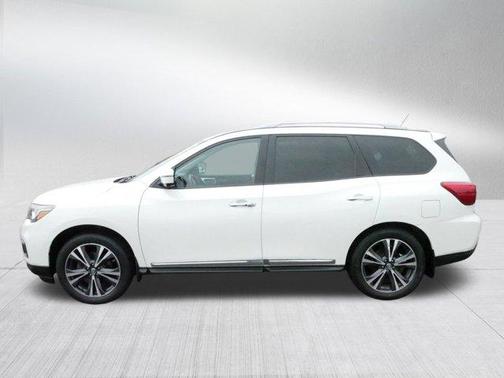 2017 Nissan Pathfinder Platinum