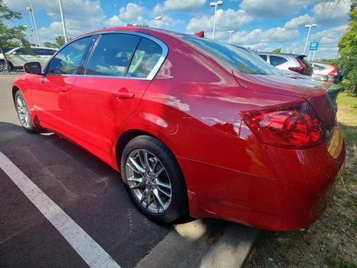 2011 INFINITI G37x Base