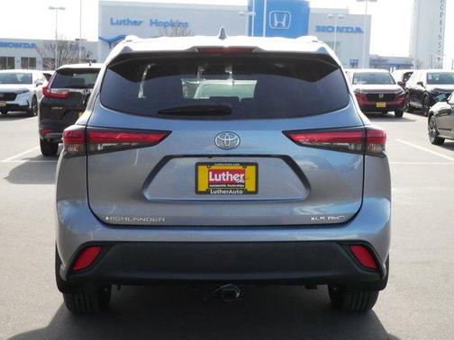 Moon Dust 2021 Toyota Highlander XLE