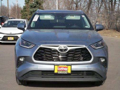 Moon Dust 2021 Toyota Highlander XLE