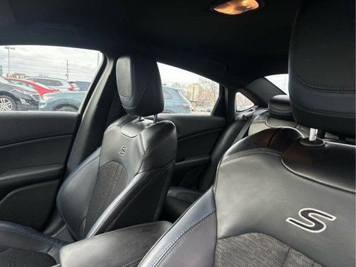 2016 Chrysler 200 S