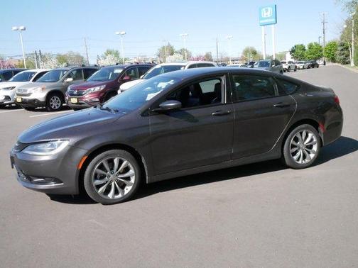 2016 Chrysler 200 S