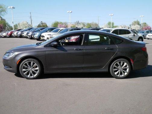 2016 Chrysler 200 S