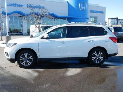 2017 Nissan Pathfinder SV