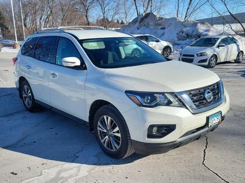 2017 Nissan Pathfinder SV