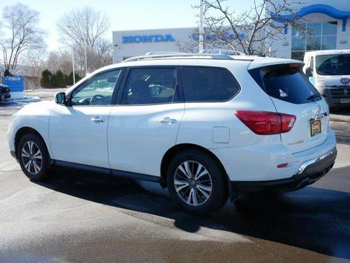 2017 Nissan Pathfinder SV