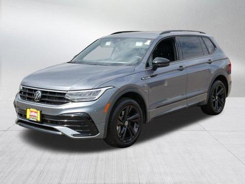 Platinum Gray Metallic 2024 Volkswagen Tiguan 2.0T SE R-Line Black