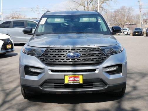 Iconic Silver Metallic 2022 Ford Explorer XLT