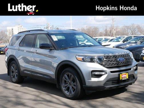 Iconic Silver Metallic 2022 Ford Explorer XLT