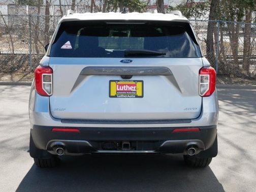 Iconic Silver Metallic 2022 Ford Explorer XLT