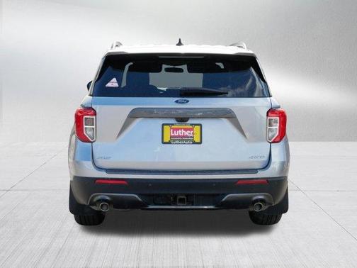 Iconic Silver Metallic 2022 Ford Explorer XLT