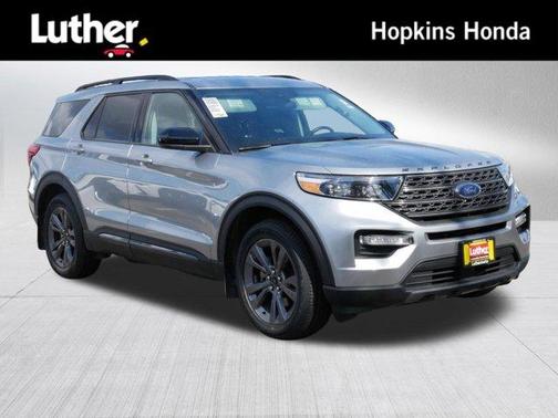 Iconic Silver Metallic 2022 Ford Explorer XLT