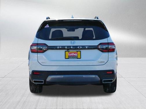 Platinum White Pearl 2026 Honda Pilot Touring