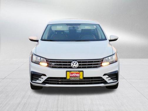 2017 Volkswagen Passat 1.8T R-Line