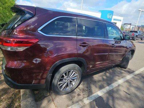 Ooh La La Rouge Mica 2018 Toyota Highlander XLE